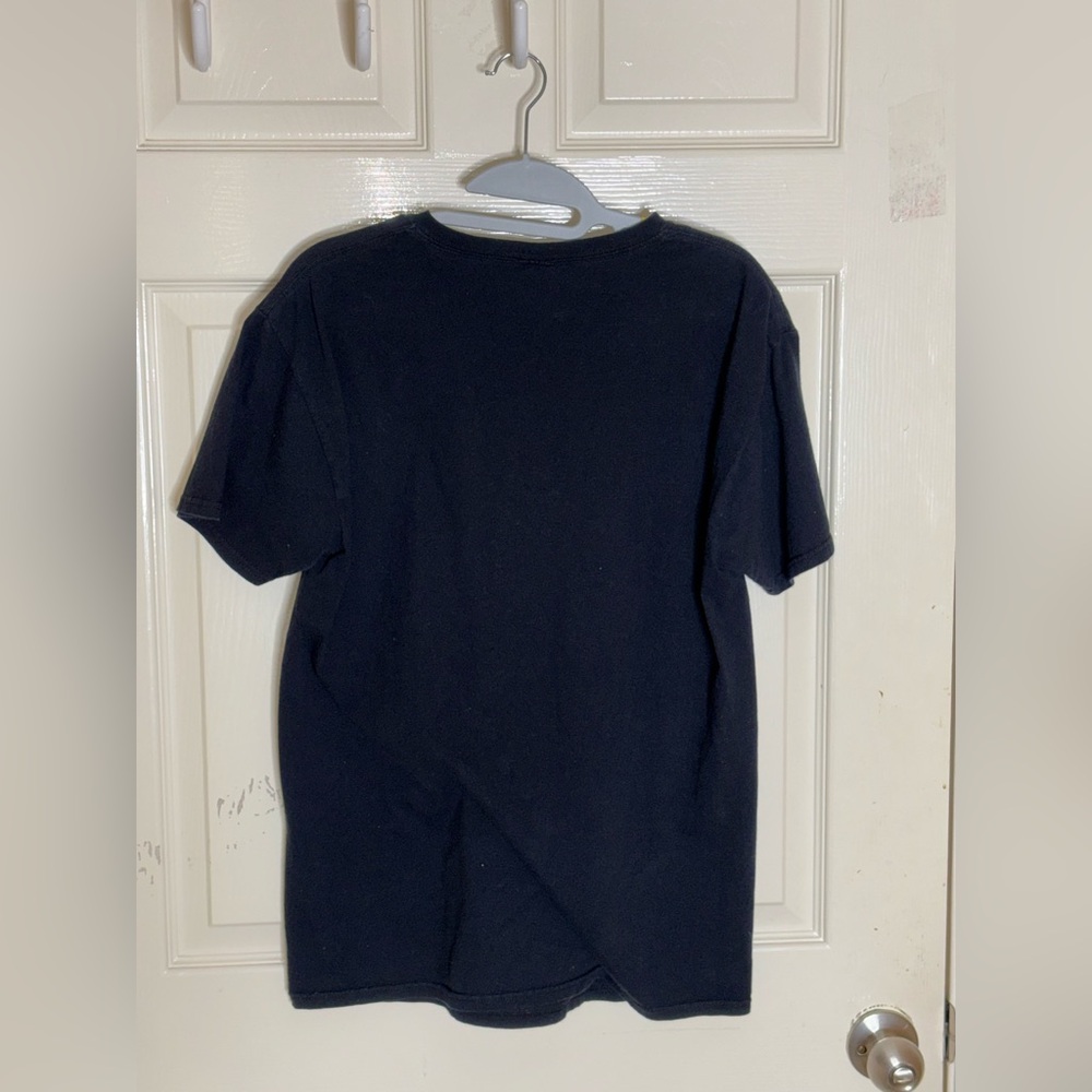 Pink Floyd - “The Wall”  2017 Fruit Of The Loom Black Shirt.  Medium - Picture 6 of 9